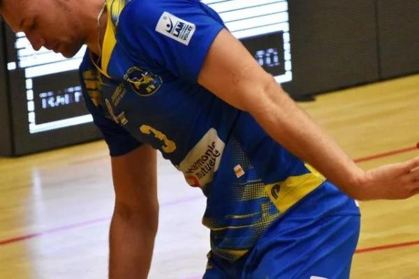名古屋亚运会体操男子双杠邹敬园冲金分析从难度心态到对手临场变数